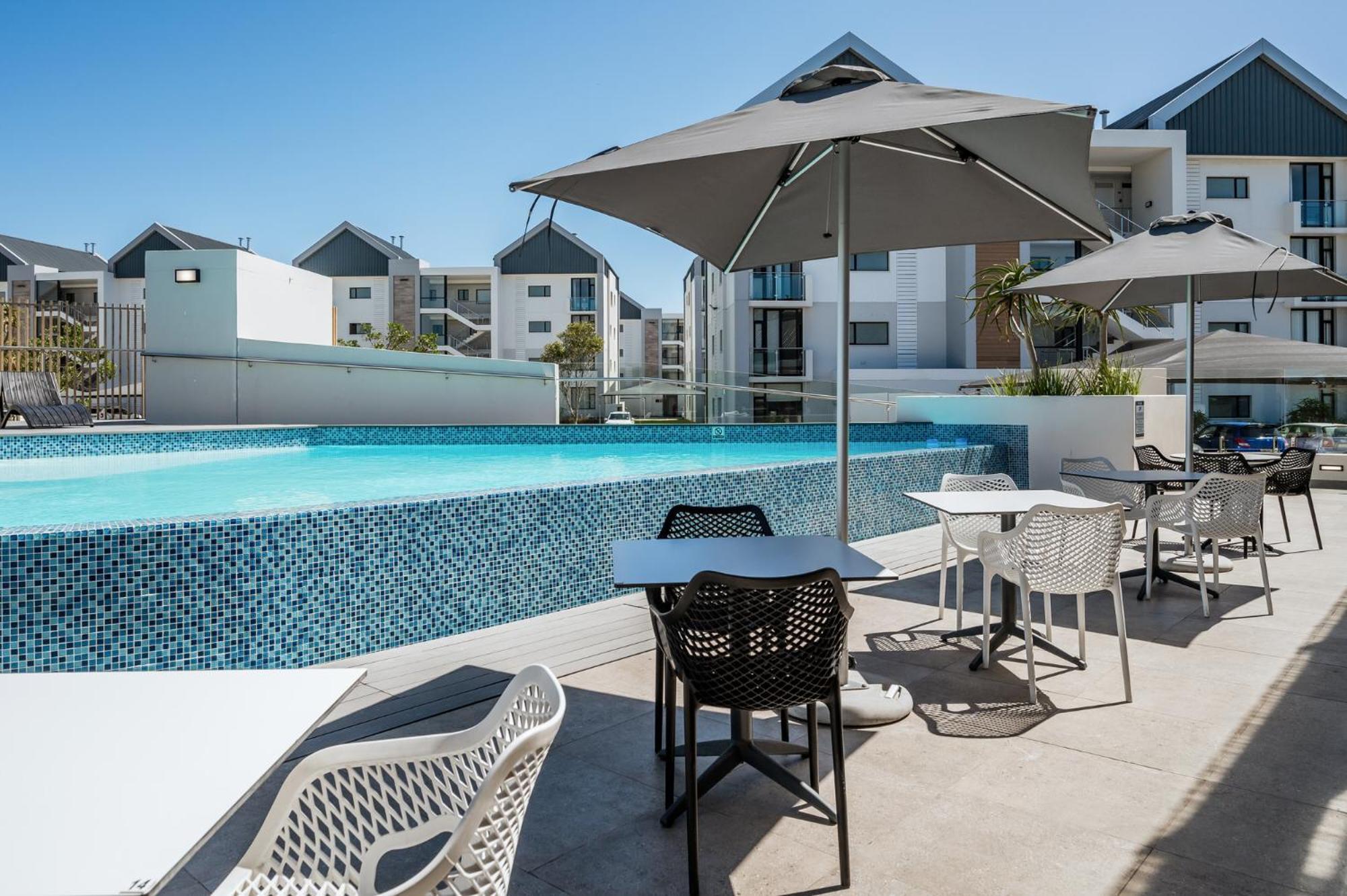 Cozy Modern Apartment At Bellamare Порт-Элизабет Экстерьер фото